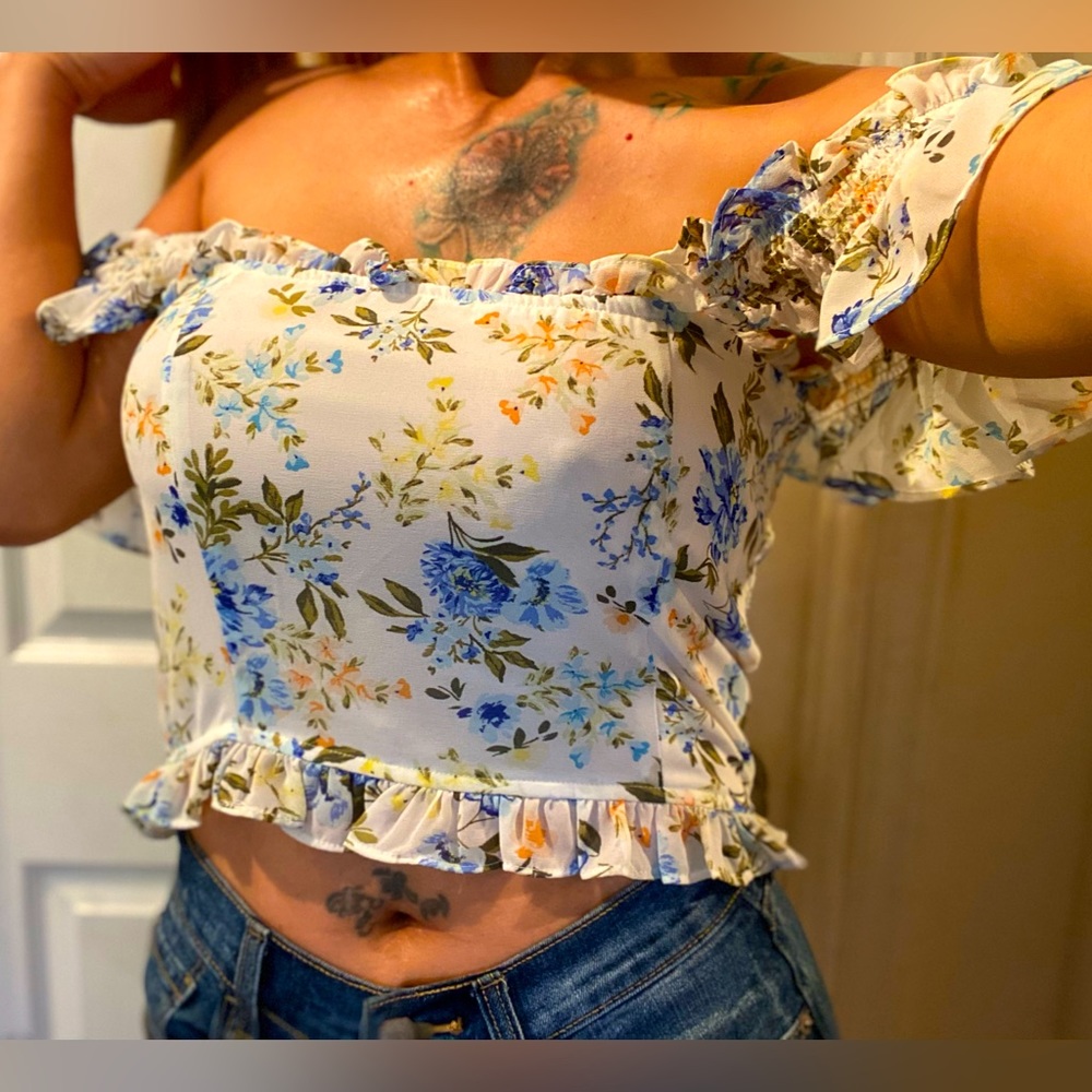 🧚🏾Sugar lips  Whimsical romantic top size Med✨